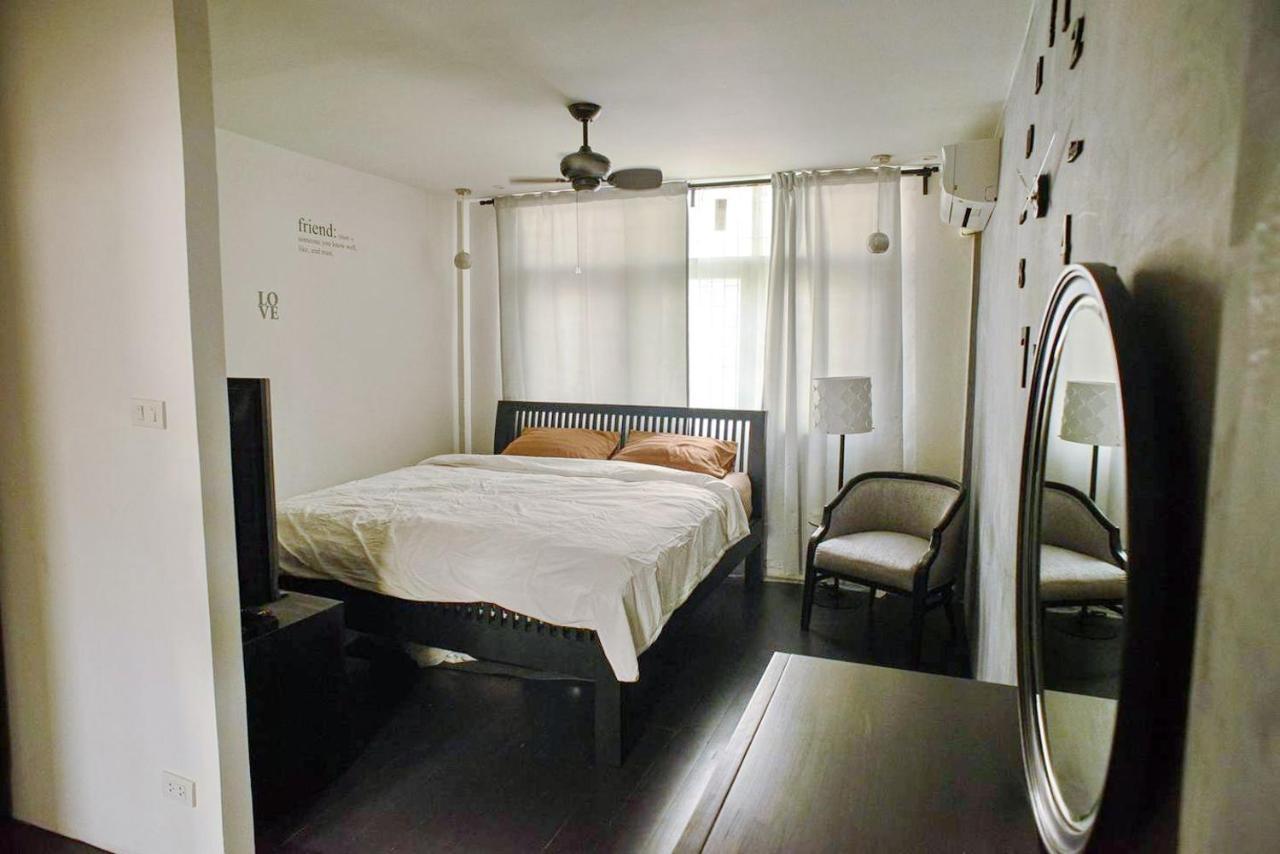 בנגקוק Inner Old Town 196 Chic Guesthouse - Self Check In מראה חיצוני תמונה